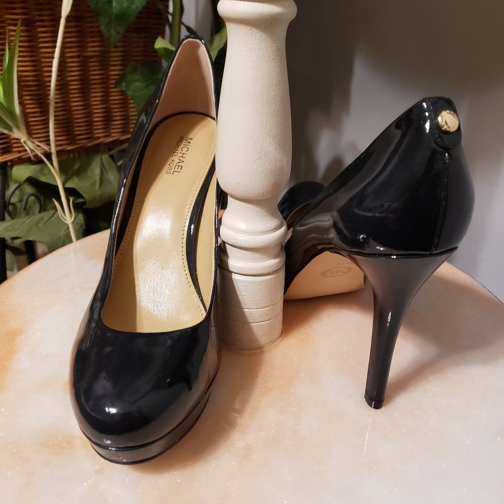 New Michael Kors Navy Blue Leather Platform Pumps